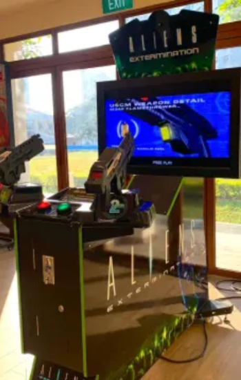 Alien Exterminator arcade shooting game